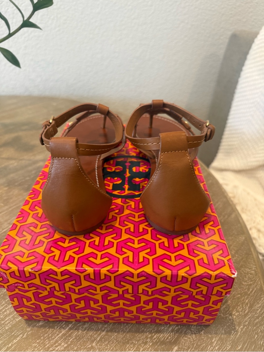Tory Burch Brown Leather Logo T-Strap Sandals - Picture 4 of 6